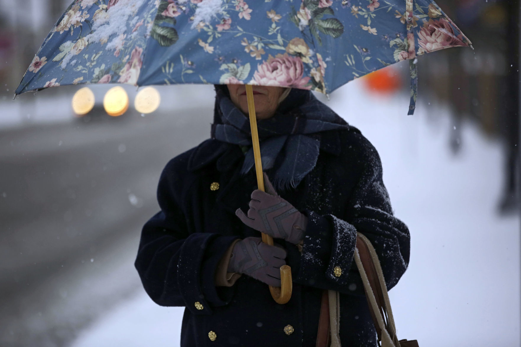 Snow falls on Tulsa area, northeast Oklahoma
